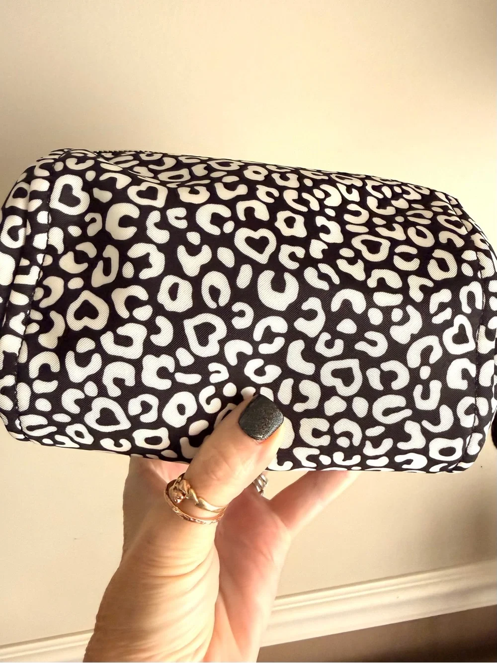 kate spade Chelsea Black & White Leopard hidden heart Print Cosmetic Pouch NWOT